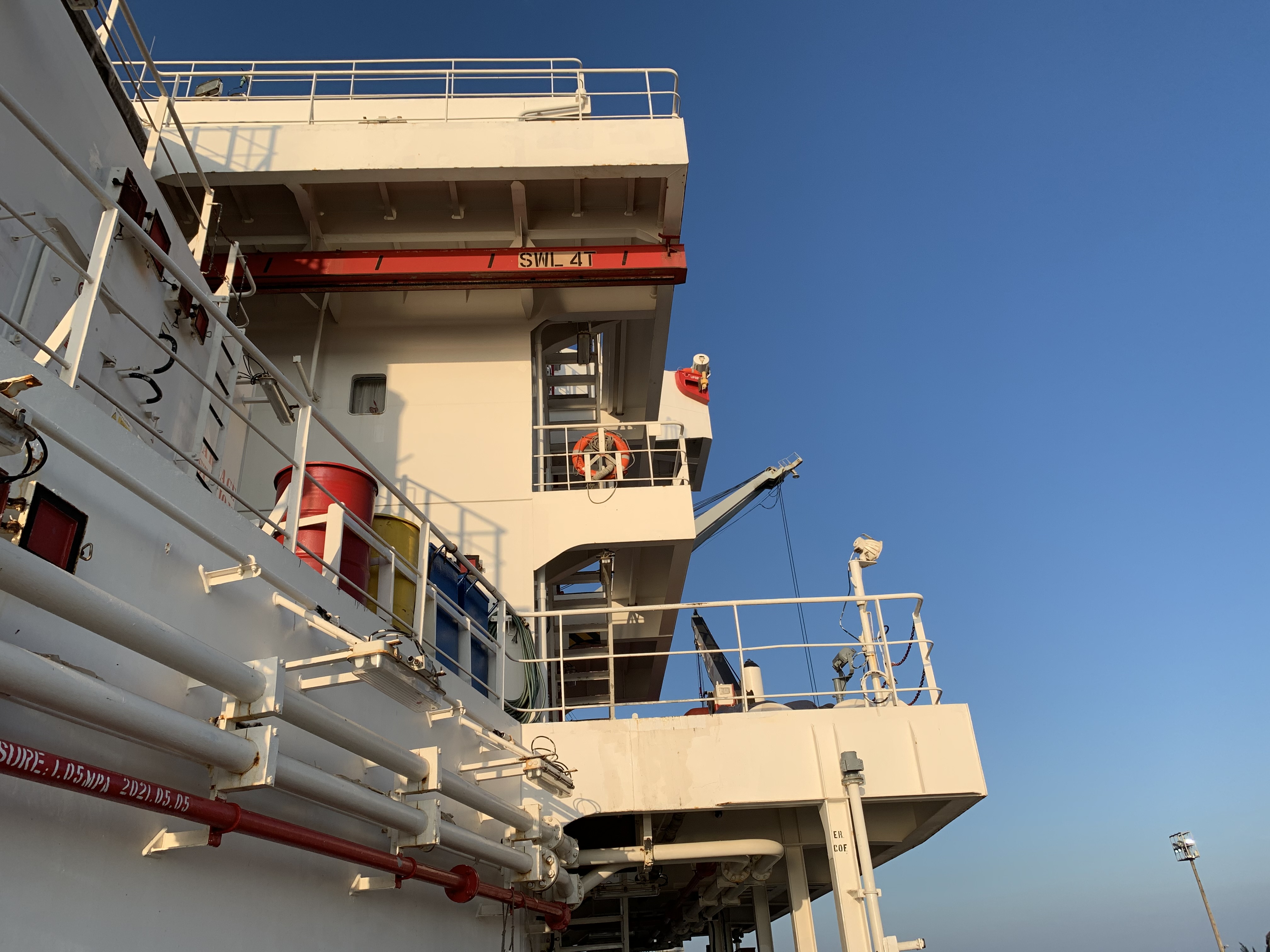 Representación de los seguros internacionales, actuando en defensa de los intereses del asegurado con imparcialidad y profesionalismo, asistencia a capitán de buque, representante del fletador según sea el caso.